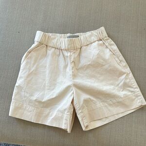 Everlane Easy Short size 4. Natural.